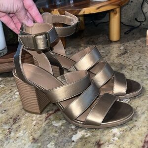 New without box, gold/ bronze heels